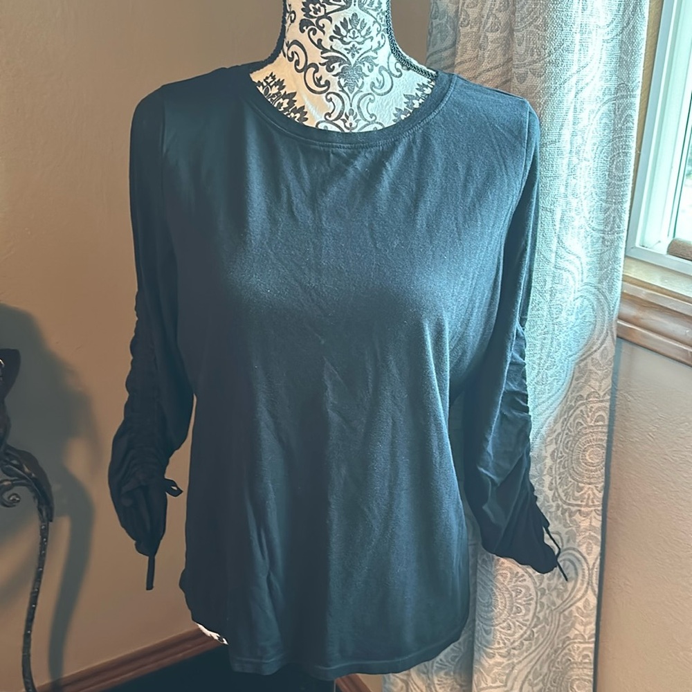 GUC tee